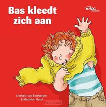 bas-kleedt-zich-aan