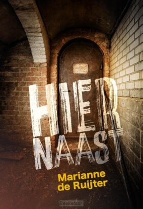 hiernaast